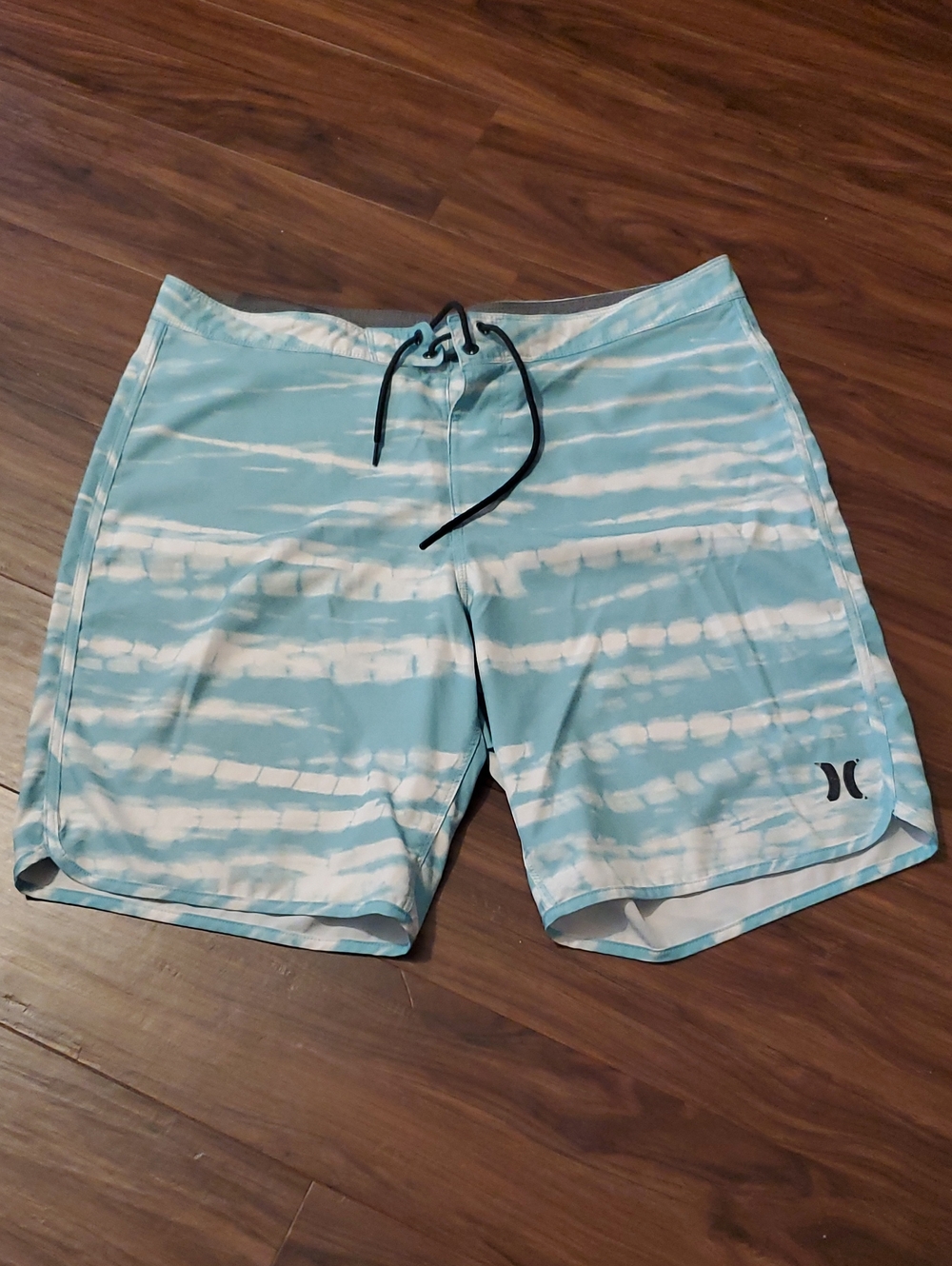 Hurley Men’s Light Blue and White Tie-Dye Board Shorts